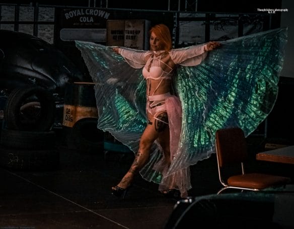 Striptänzerin-Burlesque Shows Melody Sachsen